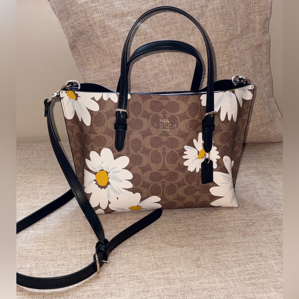 NWT Coach Mollie Tote Bag 25 in Signature Canvas with Flower Print (Daisy)